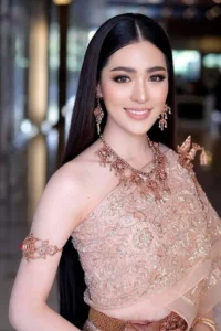 thai-makeup-look-perpaduan-sempurna-gaya-asia-dan-barat